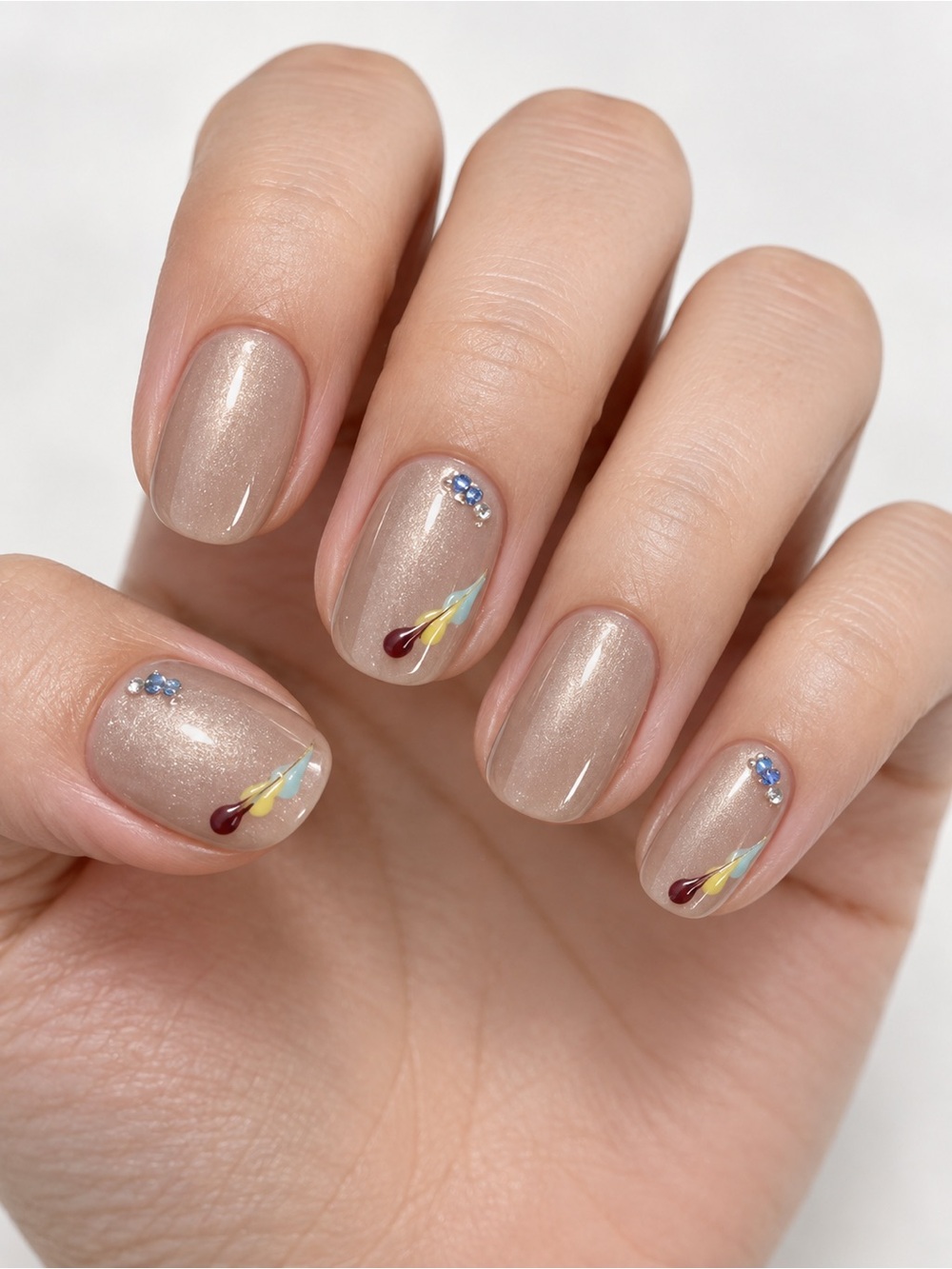 Neutral Shimmer Press-on Nail with Subtle Floral Accent